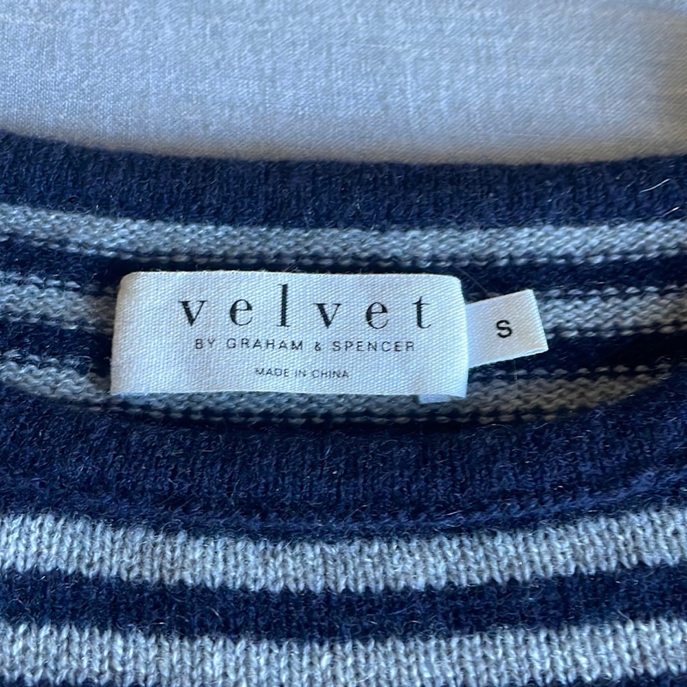 Velvet 100% cashmere gray and navy sweater size small barely worn